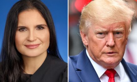 Trump admite que varias personas vieron papeles y cajas traídos de la Casa Blanca