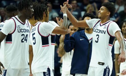 UConn Huskies abren la defensa del título con una victoria en la gran noche