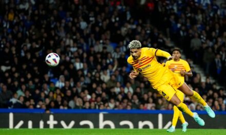 Un afortunado Barcelona logra un triunfo agónico ante la Real |  Fútbol |  Deportes