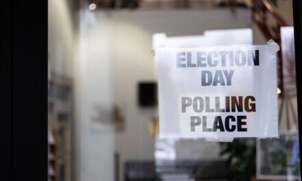 Un grupo de defensa investiga a los votantes no afiliados