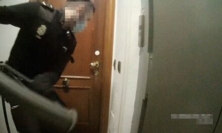 Un jurado declara no culpables a los policías que tiraron una puerta para detener una fiesta ilegal durante la pandemia |  Madrid |  España