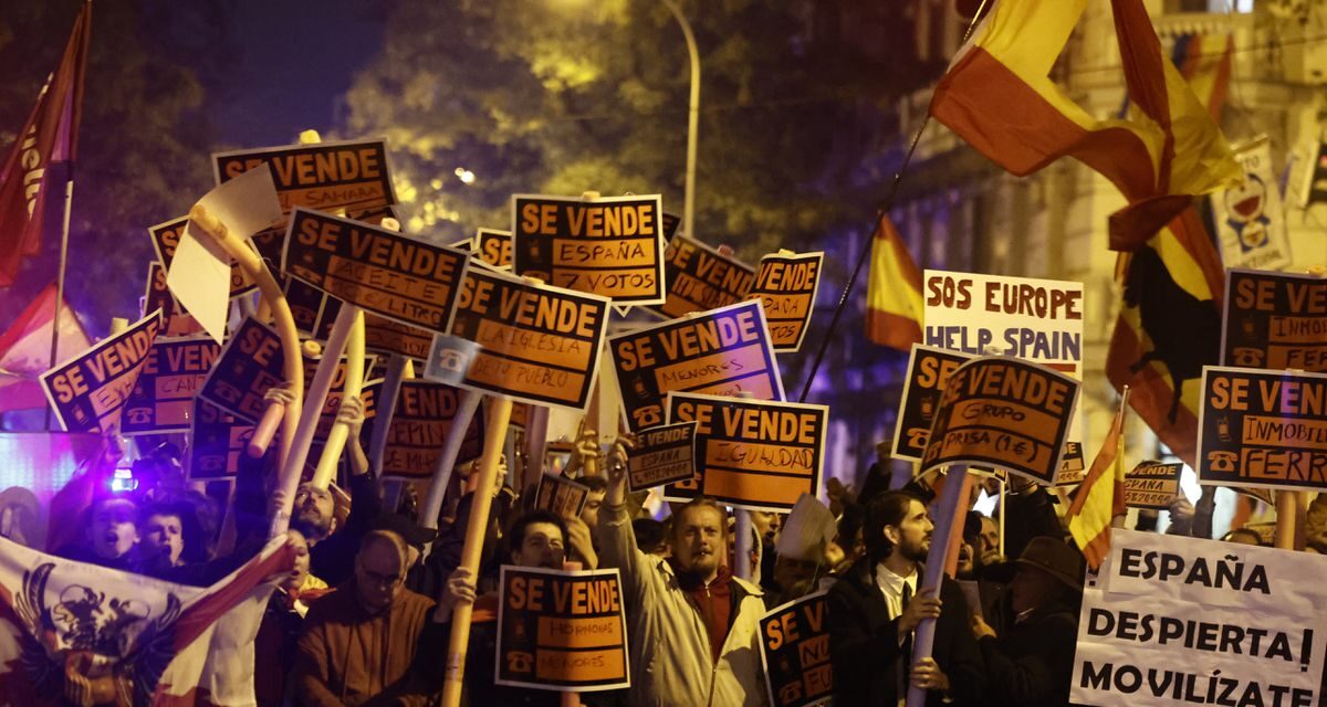 Un millón de manifestantes se concentra ante la sede del PSOE tras 15 días consecutivos de protestas |  España