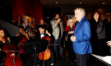 Un saludo a Tony Bennett en una escuela secundaria de Queens