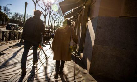 Un tercio de los padres ha ayudado a sus hijos a llegar a fin de mes en el último año |  Economía