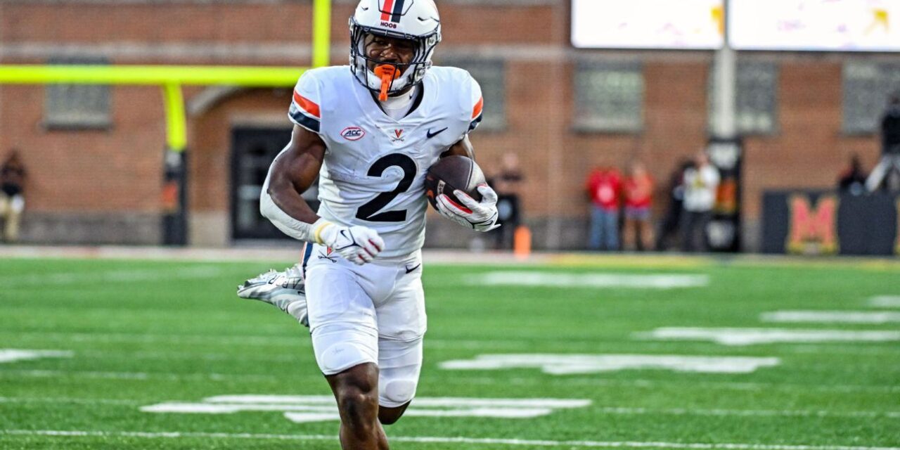 Virginia RB Jones llevada al hospital después de un golpe aterrador, tiene movimiento