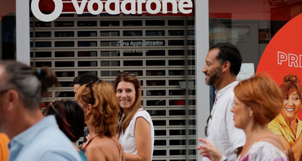 Vodafone subirá un 4,38% todas sus tarifas en enero |  Economía
