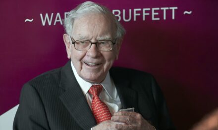 Warren Buffett hace una gran donación antes del Día de Acción de Gracias, dice que Berkshire está construido para durar