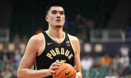 Zach Edey, el No. 2 Purdue venció al No. 4 Marquette para ganar el Maui Invitational