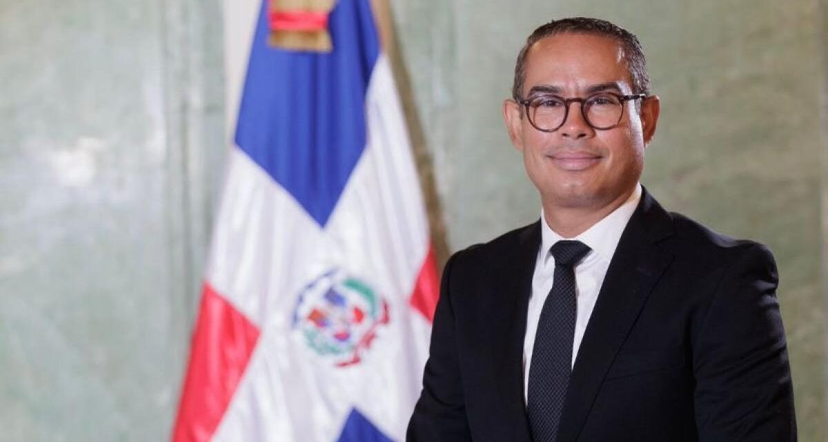 "Aspirante al Tribunal Constitucional aboga por resguardo de la soberanía dominicana"|  Listín Diario