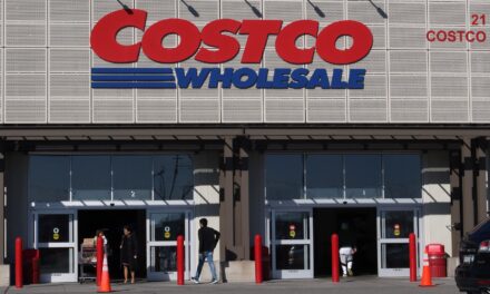 Acciones que realizan los mayores movimientos antes de la comercialización: COST, LEN, ENPH