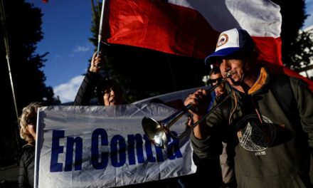Chile rechaza la propuesta de las derechas y se queda con la Constitución nacida en la dictadura de Pinochet