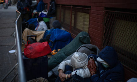 A medida que se acerca el invierno, aumentan los temores por los inmigrantes sin hogar