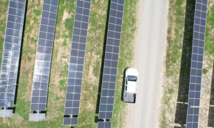 AES Dominicana obtiene financiamiento histórico del BID Invest para activos solares