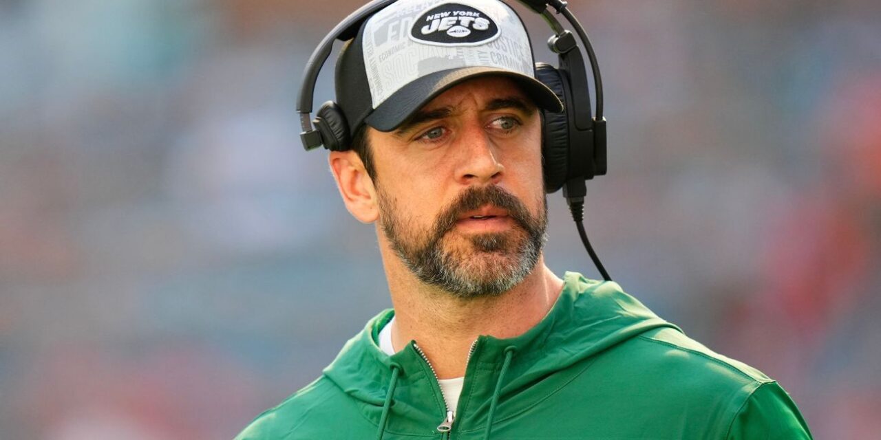 Aaron Rodgers indica que no jugará con los Jets esta temporada