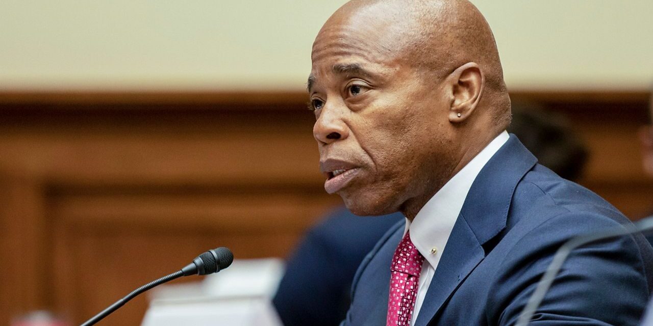 El viaje de Adams a DC incluyó reuniones con líderes