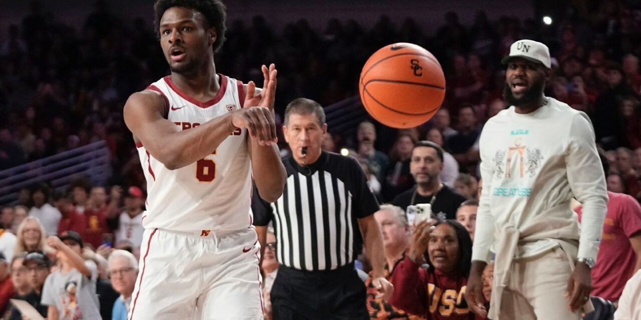 ’Agradecido' Bronny James sale de la banca en su debut en la USC
