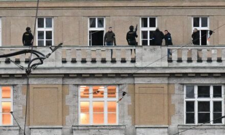 Al menos 10 muertos y decenas de heridos en un tiroteo en el centro de Praga |  internacional