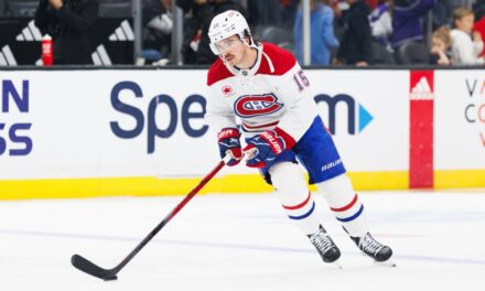 Alex Newhook de los Canadiens estará fuera de 10 a 12 semanas por un esguince de tobillo