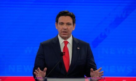 Alto estratega renuncia al súper PAC que respalda a DeSantis