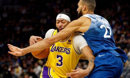 Anthony Davis pide urgencia tras la cuarta derrota consecutiva de los Lakers