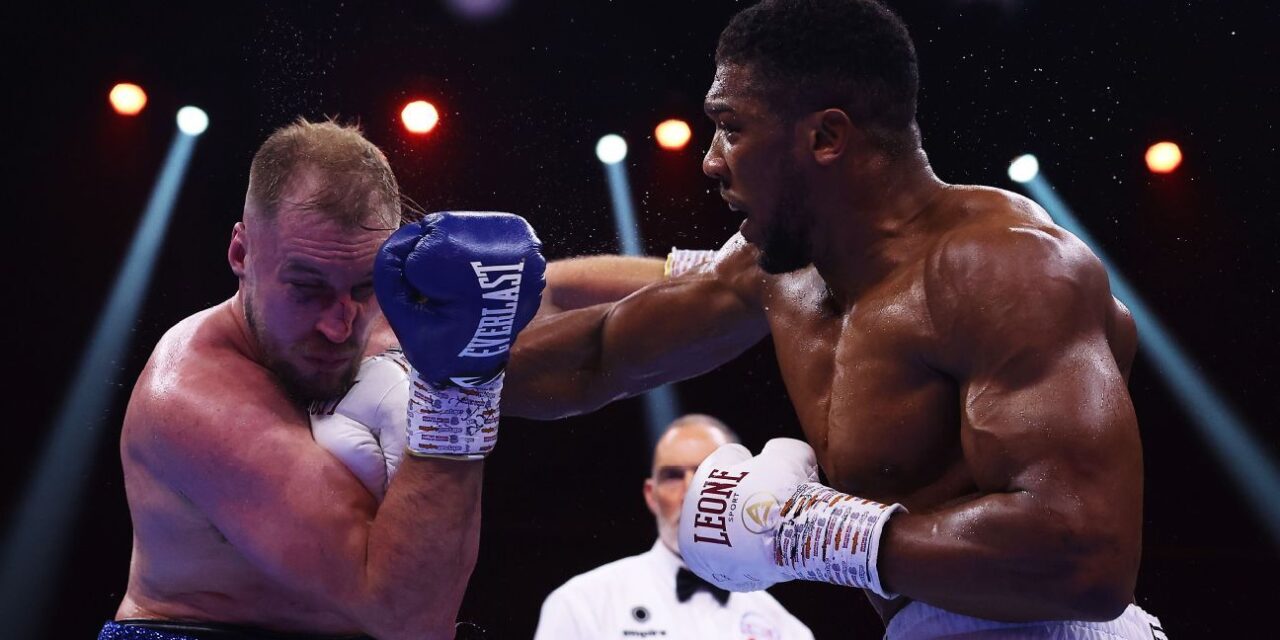 Anthony Joshua domina mientras la esquina de Otto Wallin detiene la pelea
