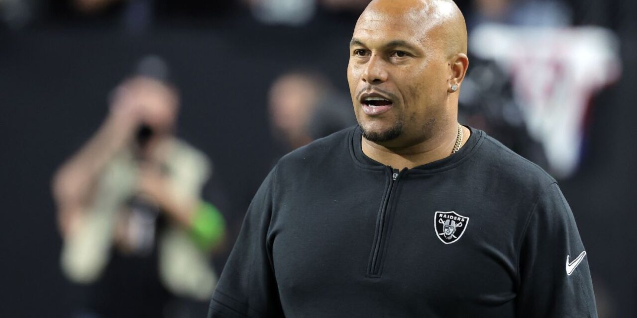 Antonio Pierce construye argumentos para el puesto de entrenador en jefe de los Raiders