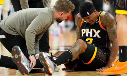 Bradley Beal de los Suns se torce el tobillo en el último revés por lesión