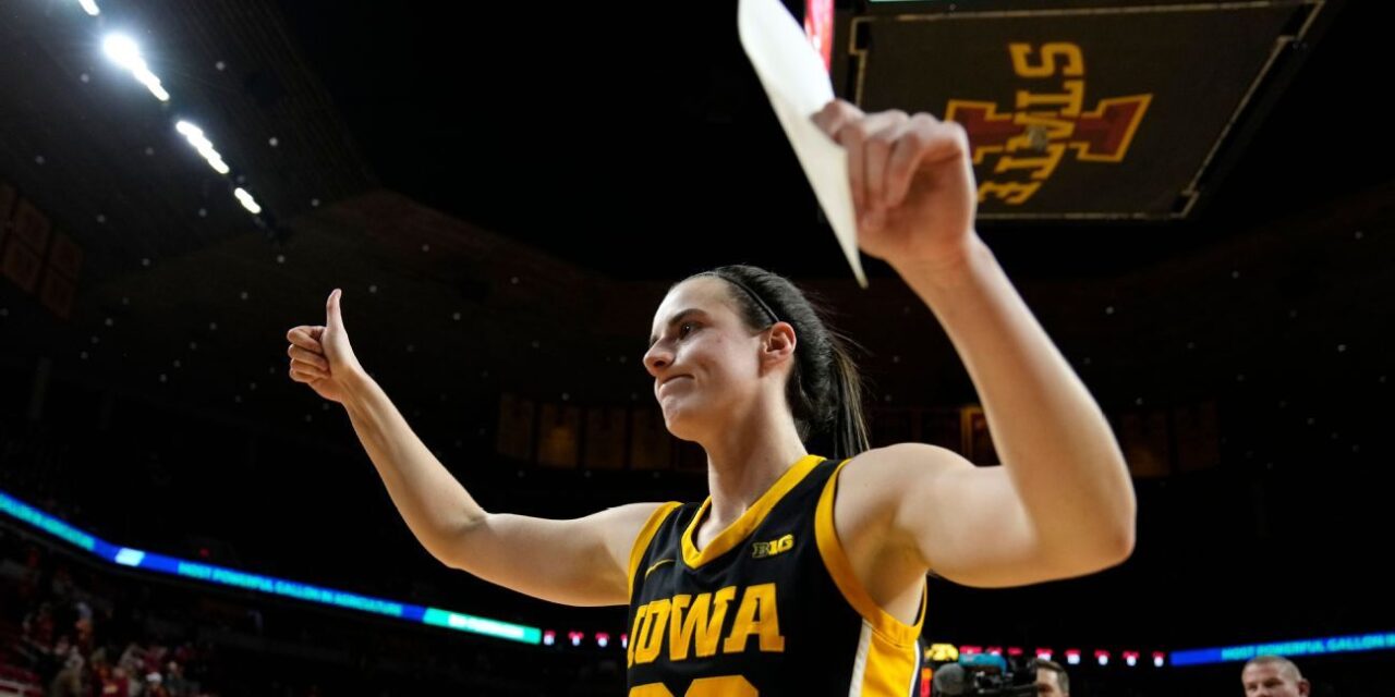 Caitlin Clark de Iowa alcanza los 3.000 puntos en su carrera