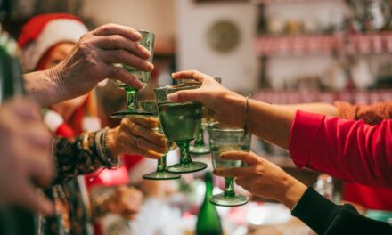 Cambio de hábitos en las cenas de Navidad: reservas tempranas, menús económicos y se alargan a enero |  Economía