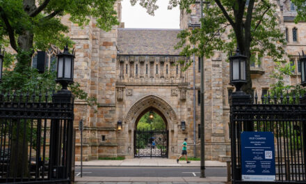 Casi todo el mundo obtiene A en Yale.  ¿Eso abarata la calificación?