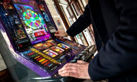 Castilla-La Mancha amplía la moratoria a nuevas salas de juego y restringe las tragaperras en bares y restaurantes |  España