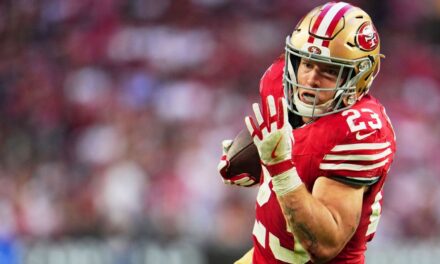 Christian McCaffrey en la mitad de la final del fútbol de fantasía