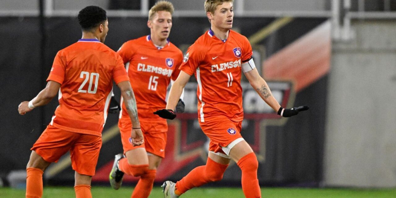 Clemson vence a Notre Dame y gana la cuarta final de la Copa Universitaria