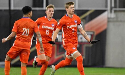 Clemson vence a Notre Dame y gana la cuarta final de la Copa Universitaria