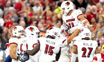 Cómo Jeff Brohm reconstruyó Louisville en una temporada baja