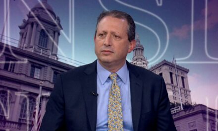 Contralor de la ciudad analiza informe sobre alivio de recortes presupuestarios