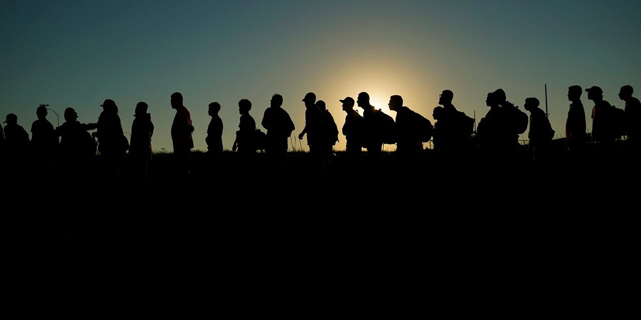 Cruzando fronteras: dentro de la crisis migratoria