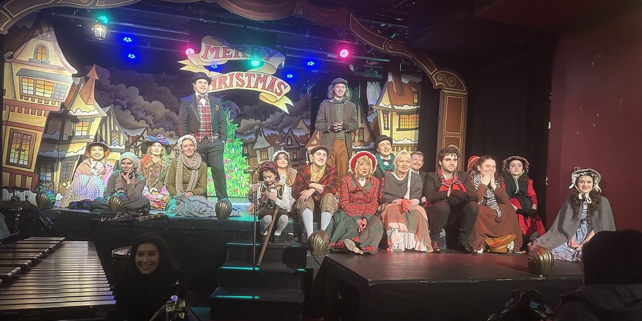 ’Cuento de Navidad' deleita al público del Village durante 15 años