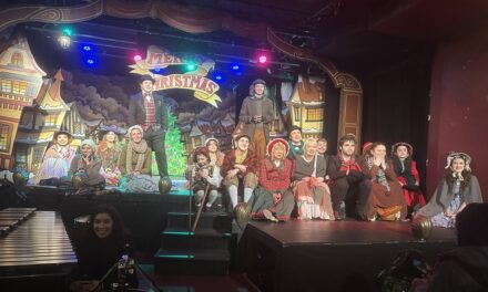 ’Cuento de Navidad' deleita al público del Village durante 15 años