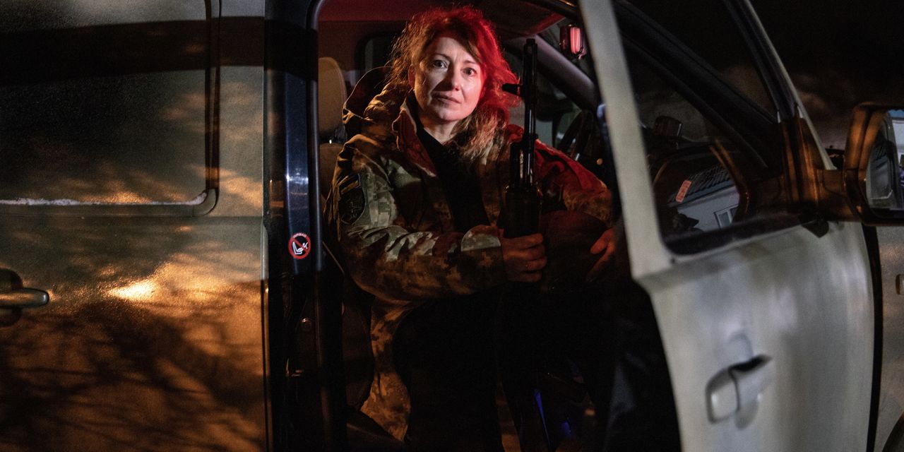 De los misiles Patriot a una madre y su rifle antiguo: dentro de la defensa aérea de Ucrania