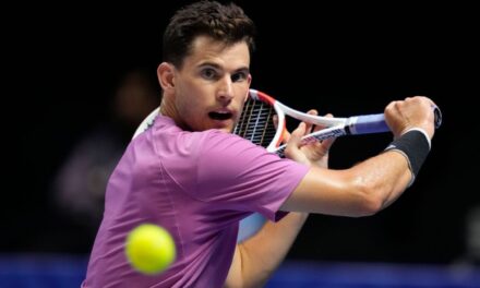 Dominic Thiem avanza tras roce con una serpiente mortal en Brisbane