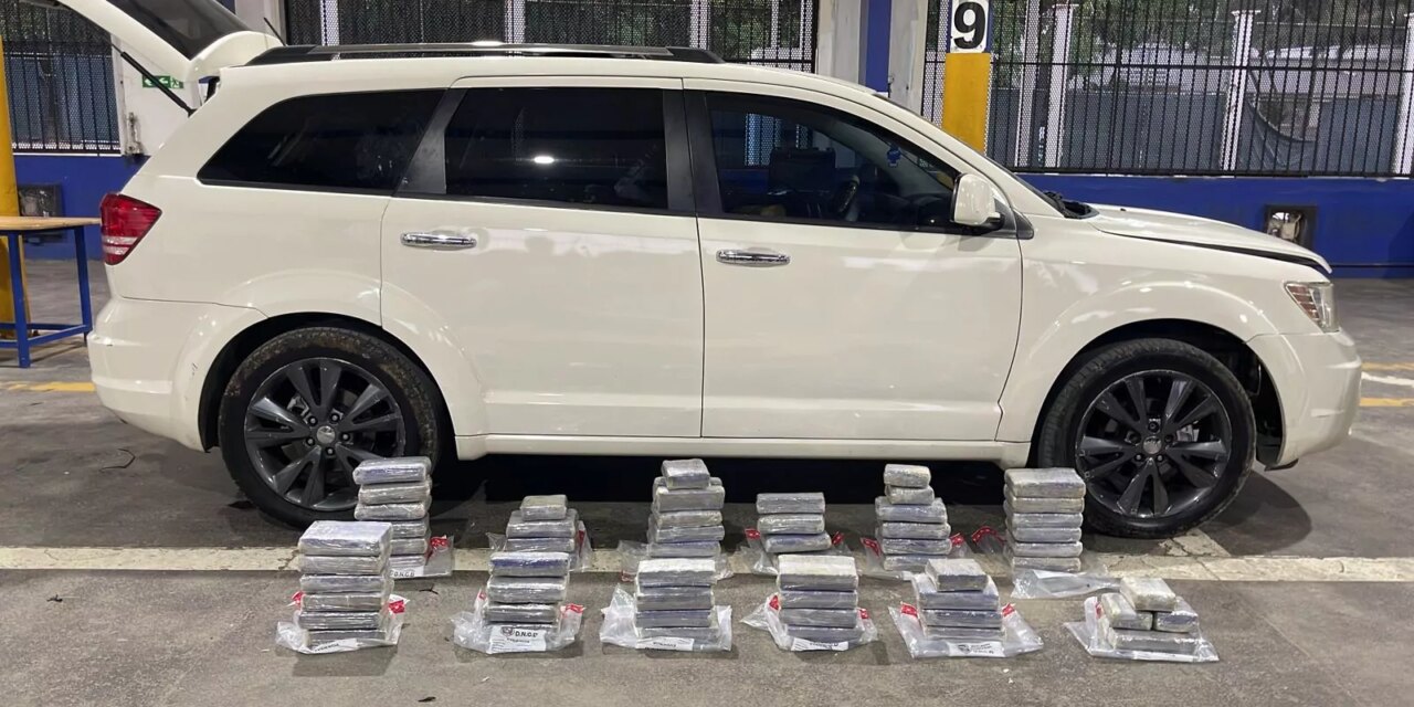 Dominicana de 23 años está apresada por intentar llevar a Puerto Rico 61 kilos de cocaína en una yipeta a través del ferri