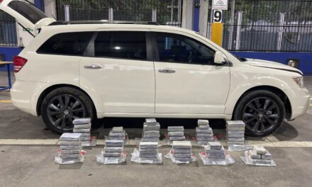 Dominicana de 23 años está apresada por intentar llevar a Puerto Rico 61 kilos de cocaína en una yipeta a través del ferri