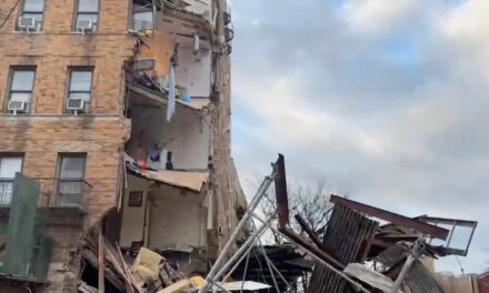 Edificio residencial de 6 pisos se derrumba parcialmente en el Bronx