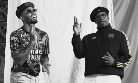 El Arsenal presenta una nueva y salvaje equipación diseñada por la leyenda del club Ian Wright