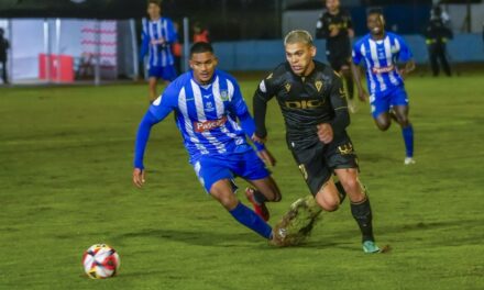 El Cádiz cae ante la Arandina |  Fútbol |  Deportes