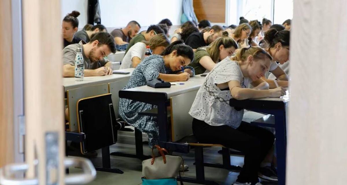El Ejecutivo aprueba casi 900 plazas para la estabilización de temporales en la Administración General del Estado |  Economía