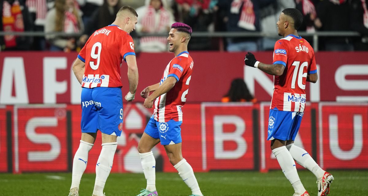 El Girona disfruta y golea como líder de la Liga |  Fútbol |  Deportes
