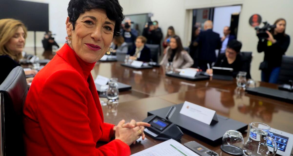 El Gobierno anuncia una reforma del reglamento de Extranjería para “simplificar trámites” |  España