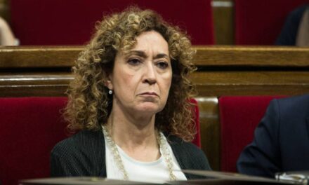 El Gobierno catalán, forzado a rebajar su plan para cerrar millas de pisos turísticos por falta de apoyos |  Cataluña |  España